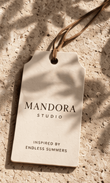 Étiquette Mandora Studio « Inspired by endless summers » sur fond de pierre